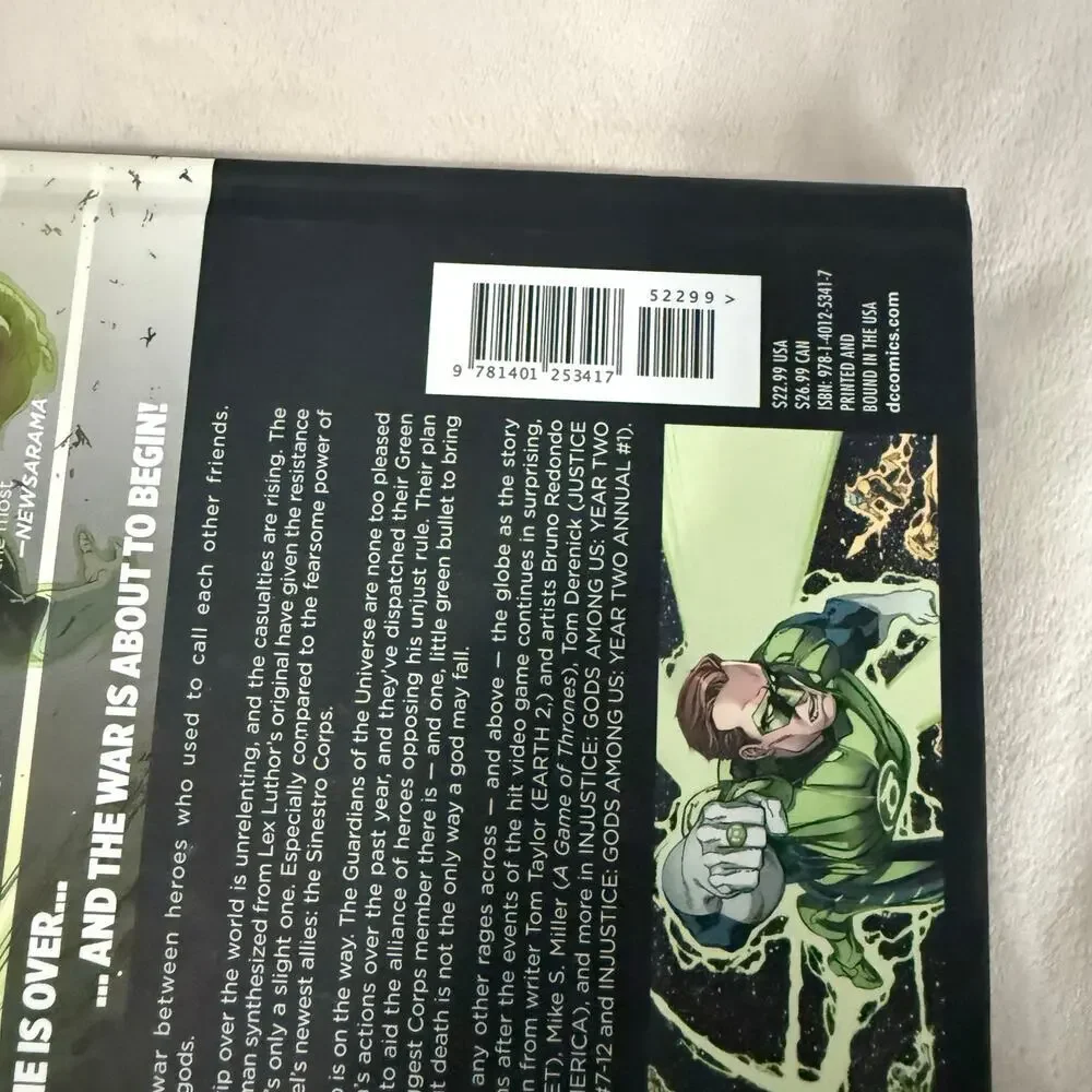 Injustice Gods Among Us Volume 1 and 2 - Picture 2 of 8